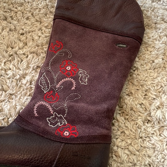 Clarks Plum Leather Riding Boots w/Gortex, Size 3.5 - Picture 3 of 7